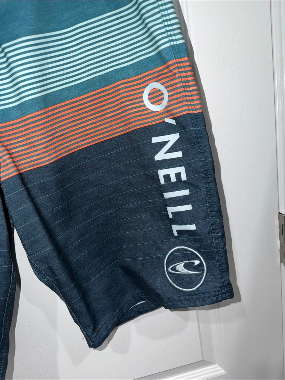 O'Neill Teal, Navy & Orange Striped Men's Boardshorts size 33” vacation beach